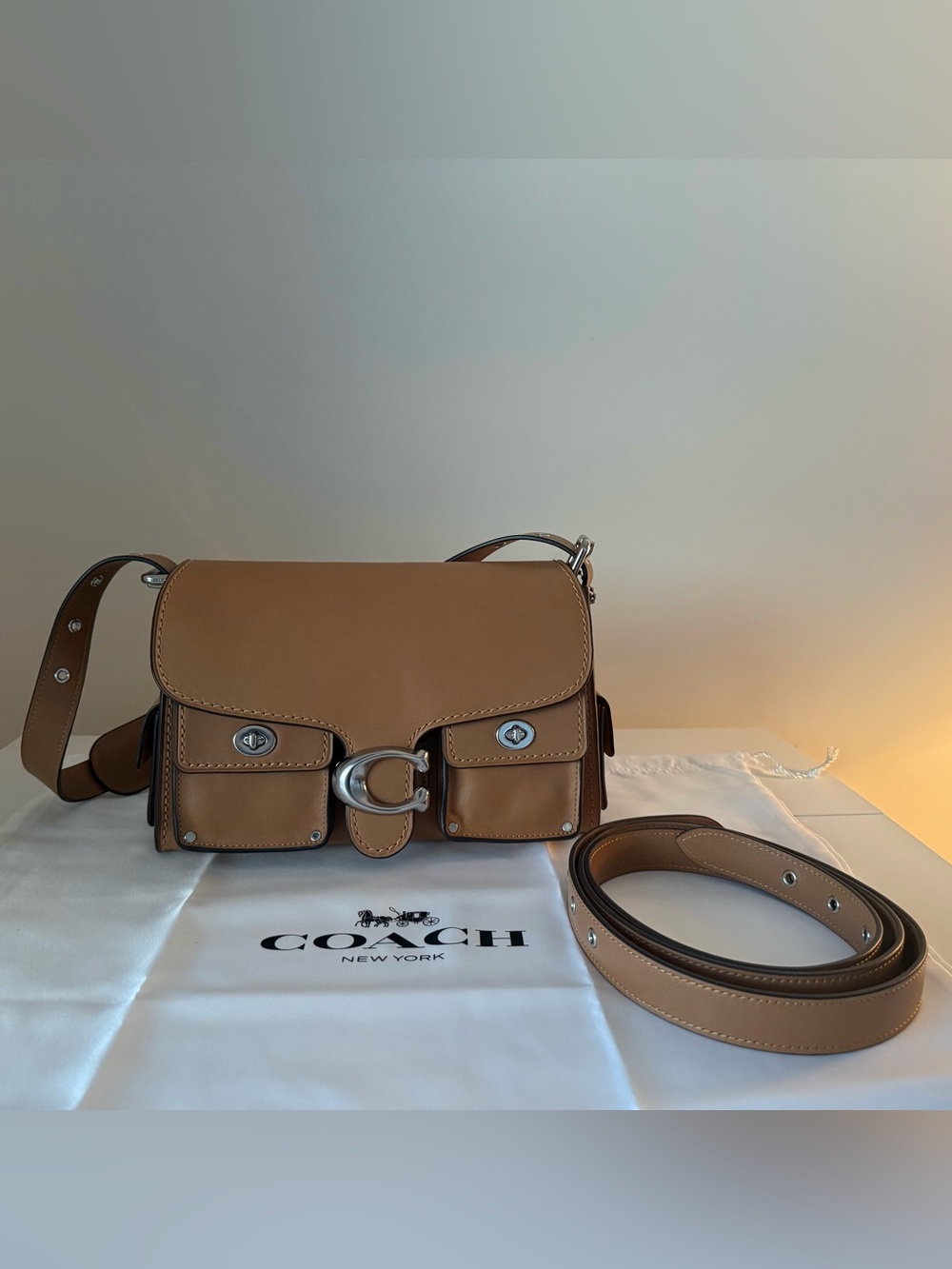 Coach Cargo Pocket Tabby - Picture 2 of 11